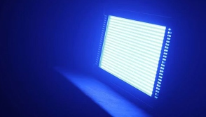 ブルーに点灯したLEDパネル